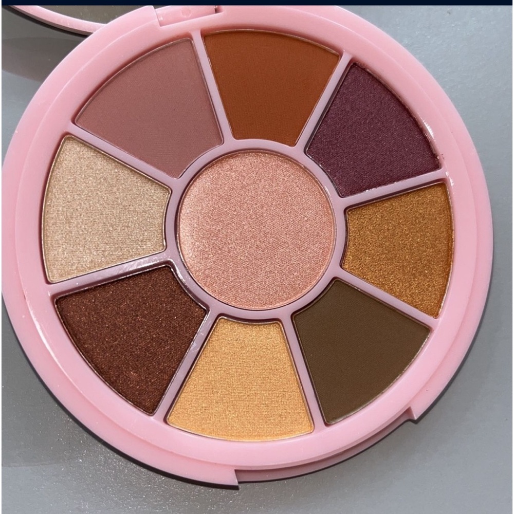 I ❤️ revolution triple chocolate cookie eyeshadow palette